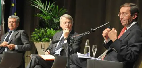 Riforme, Fini cerca il Pd e trova il gelo di DAlema