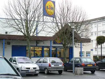 Parigi, si sono arresi 
i rapinatori del discount 
Liberati tutti gli ostaggi