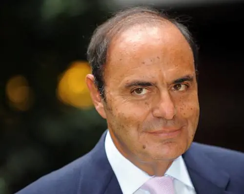Vespa, il Cda: "Rinnovo contratto? Troppo caro" 
Il giornalista: "Inflazione aumentata del 22%"