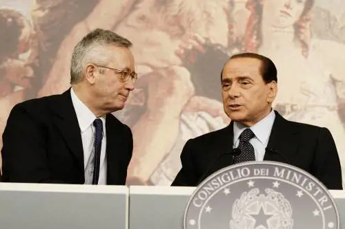 Nel governo Tremonti 
verso le dimissioni 
Spunta l'idea-Draghi