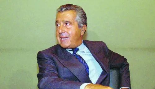 Fallita lOpa, De Benedetti si tiene stretta M&C