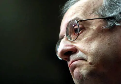 Pd, coltellata di Veltroni: "Socialismo? Suicidio"