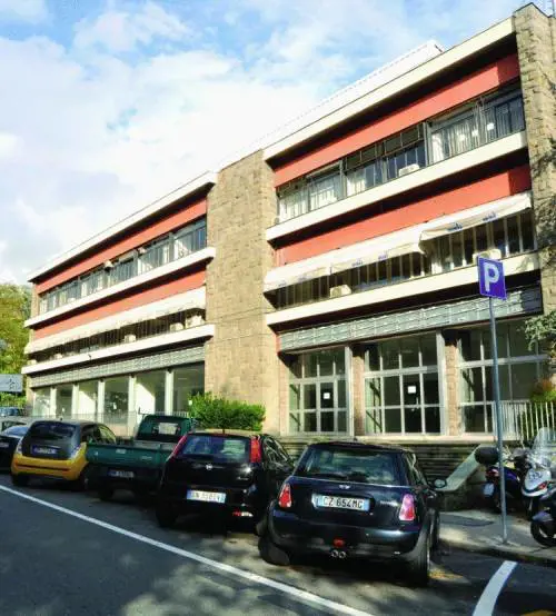 Il supermercato che «gela»  i rapporti Comune-Regione