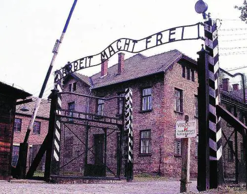 I fondi per lOlocausto? Finiscono in cene e hotel