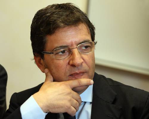 Campania, Cosentino non molla: resto candidato