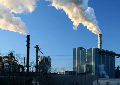 Italia, il pil torna a salire dopo 15 mesi: + 0,6%