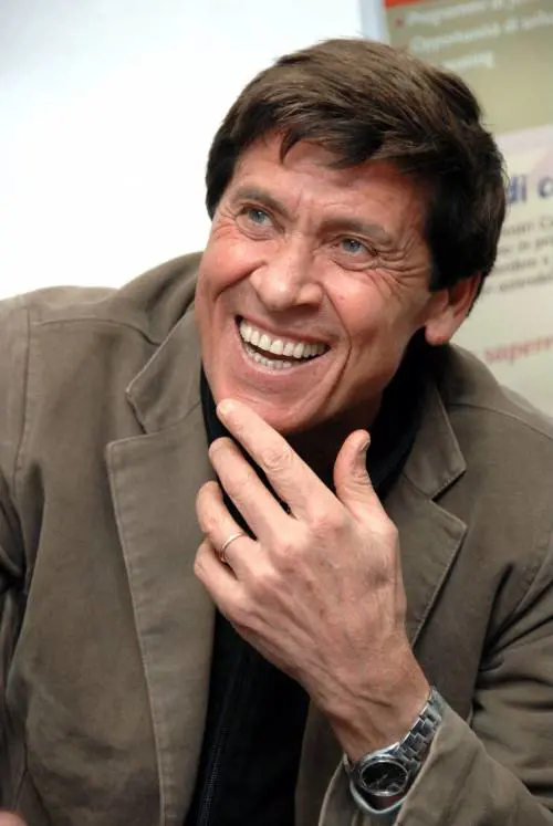 "Canto anche Rimmel. E stavolta non devo mettermi in mutande"