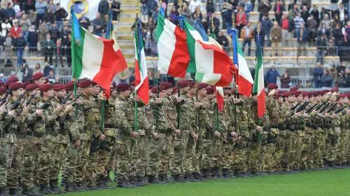 Ecco lorgoglio di essere italiani La Folgore risponde: «Presente»
