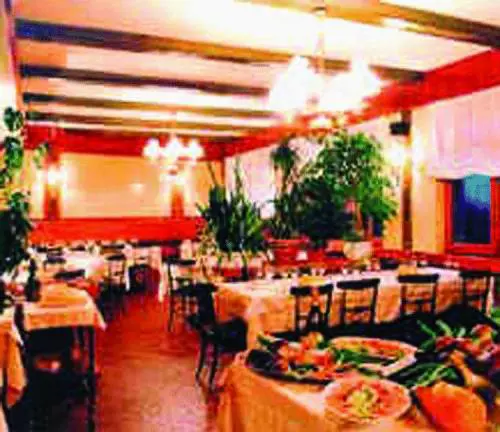 Dallacqua dolce della piscina allacqua salata per la pasta