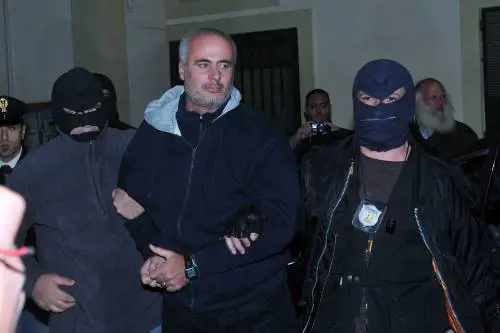Arrestato il boss Raccuglia 
numero 2 di Costa Nostra 
Slogan e cori in questura