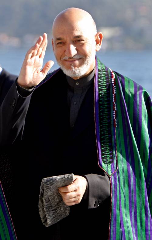 Afghanistan, Karzai giura 
per un nuovo mandato: 
rispetterò la costituzione