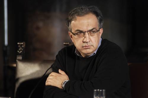 Marchionne: "Taglieremo 
stabilimenti in Italia" 
In Sardegna è caos Alcoa