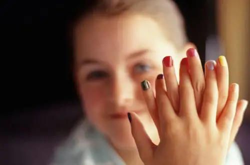 Il trucco è un affare da bambini 
Ecco i centri estetici under 14