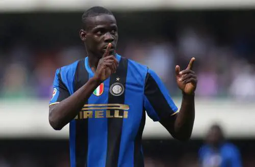 Balotelli, dopo i fischi 
appello dei finiani a Lippi 
ai Mondiali in Nazionale