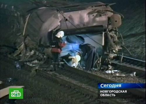 Deraglia il Nievski Express: almeno 26 morti 
Le autorità: "Una bomba". Ferito un italiano