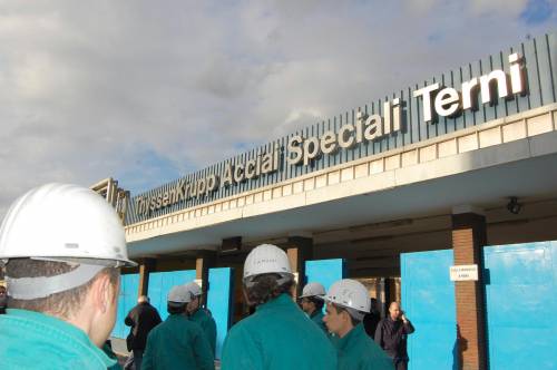 Thyssen, a Terni operaio 
muore per le esalazioni 
Stabilimento in agitazione