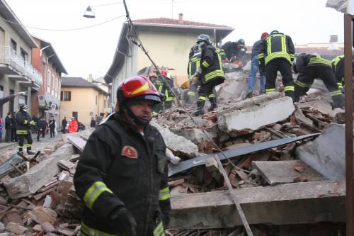Crolla palazzina a Varese: 
due morti, quattro feriti