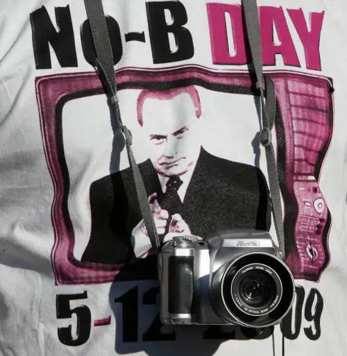 Girotondo anti Cav: mezzo Pd sfila con Di Pietro