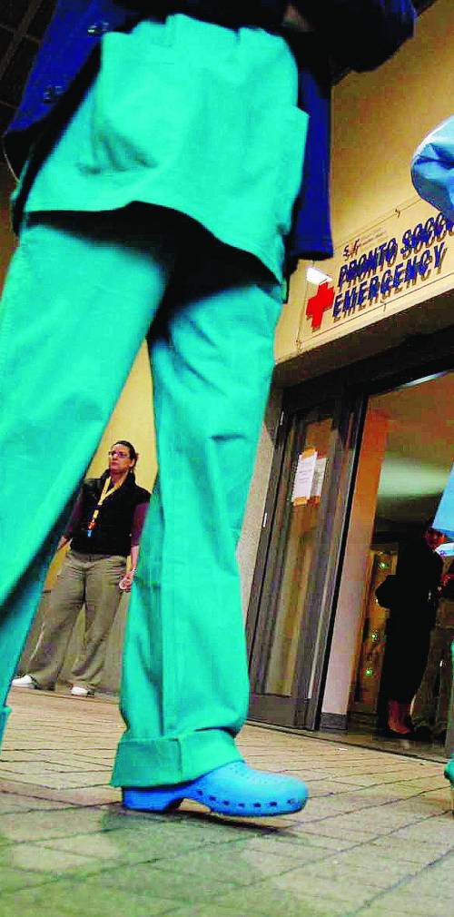 Ospedali e case di riposo: 10mila infermieri stranieri E la corsia è una babele