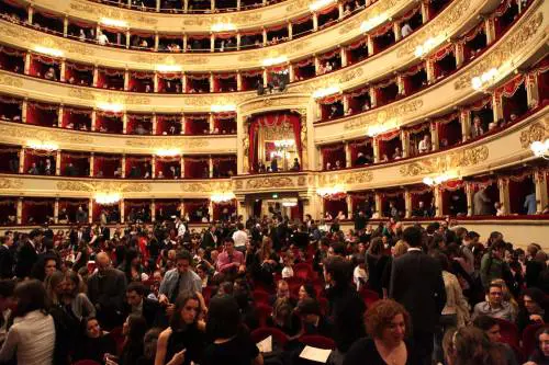 L’opera che finisce male aveva esordito pure peggio