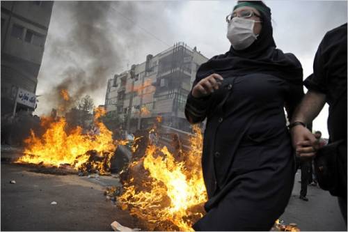 Teheran, altre proteste 
Scontri studenti-polizia 
Lacrimogeni sulla folla