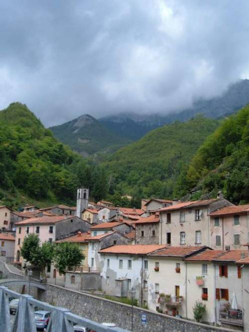 Lucca, 20enne strangolata 
arrestato l'amico 35enne: 
"Io respinto, l'ho uccisa"