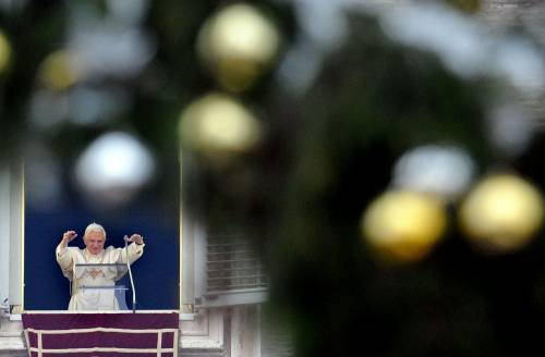 Il Papa contro i media: "Intossicano le coscienze"