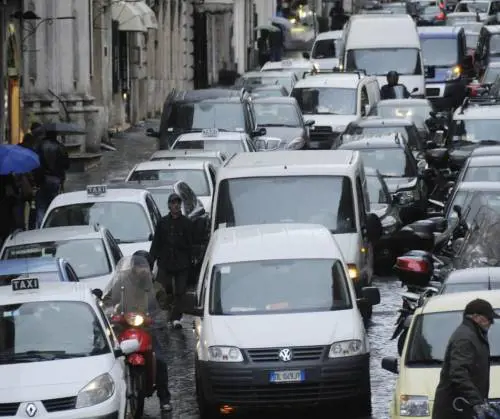 Il traffico? Ci costa due settimane (e 1351 euro) lanno