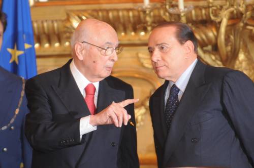 Berlusconi: "Consulta organo politico" 
Fini si smarca, Colle: "Violento attacco"