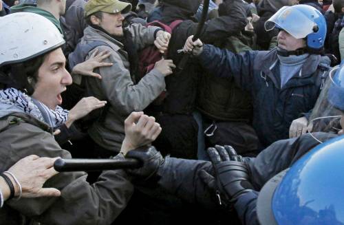 Roma, sciopero studenti 
tafferugli con la polizia 
Statali: in piazza la Cgil