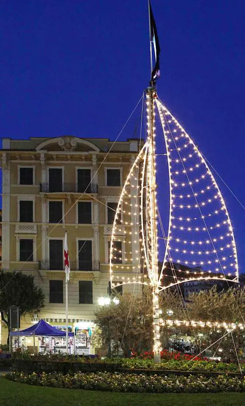 La «vela» senza lalbero trascina Santa nella bufera