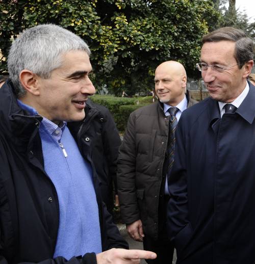 Casini lancia il fronte anti-Berlusconi 
Il Pd ci sta, "Fini? Sorprese possibili"