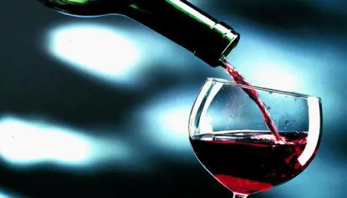 Il Moscato sbaraglia i concorrenti e diventa vino dellanno