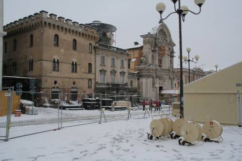 Maltempo: freddo e neve 
Tromba d'aria su Catania: 
gravi quattro militari