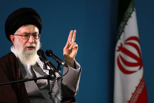 Iran, arresti dopo le minacce 
di Khamenei. Corteo di studenti