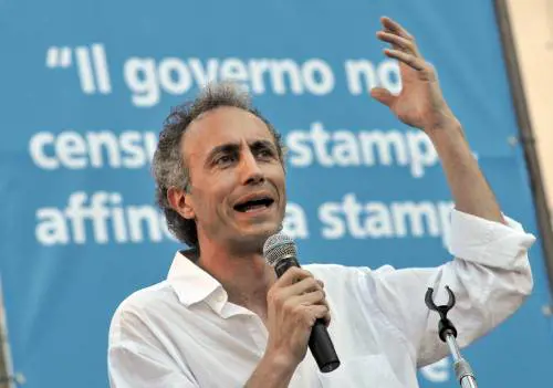 Travaglio: "Si può volere 
la morte di un politico" 
Di Pietro-Bindi: è bufera