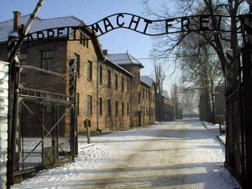 Auschwitz, colpo dei ladri: 
rubato simbolo Olocausto