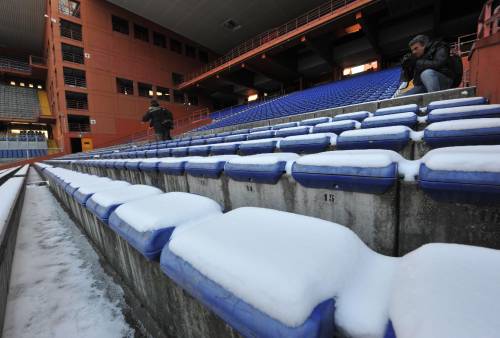 La sindaco all’ultimo stadio che fa le multe solo agli altri