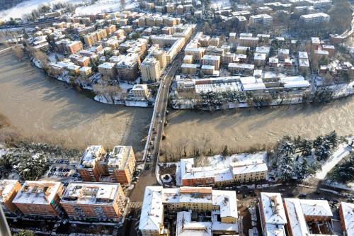 Nord, esodo natalizio sotto la pioggia: allerta fiumi e valanghe