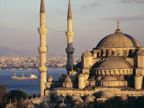 Istanbul, crolla palazzinai: un morto