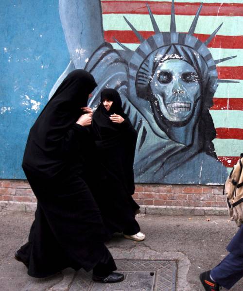 Iran, l'Onu: "Scioccati per le violenze" 
Scoppia giallo su Moussavi e Karroubi