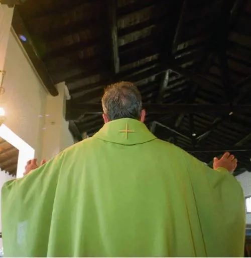 Il prete in carcere, i veri delinquenti in libertà