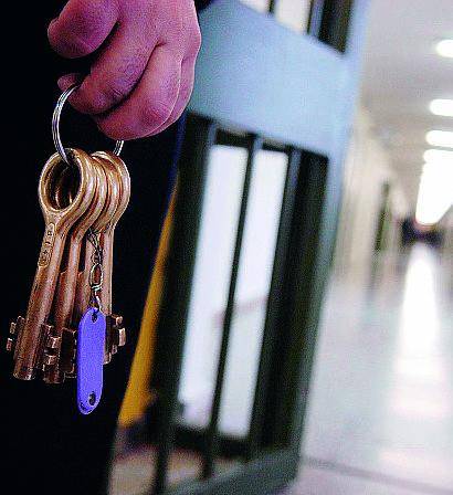 Denti di cannabis per portare droga in carcere