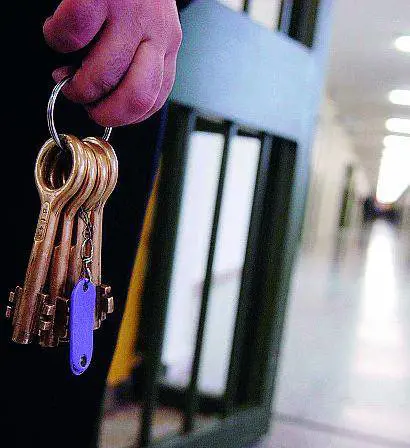 Denti di cannabis per portare droga in carcere