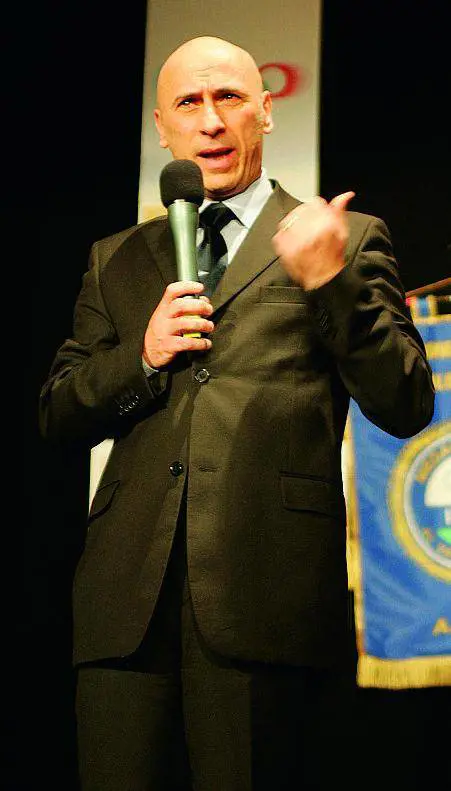 Il commento Solidali con Marta Ma via Anzalone