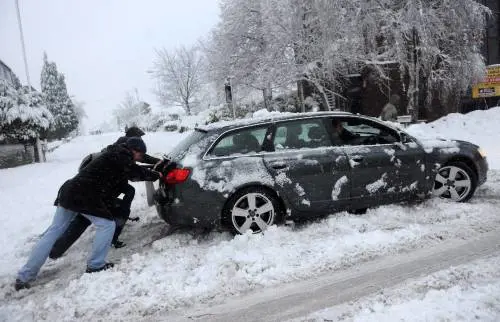Inghilterra nel caos 
per bufere di neve