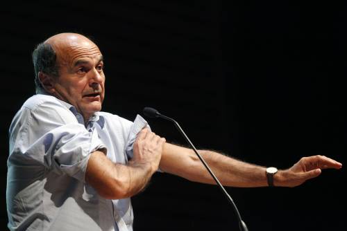 Bersani apre sulle riforme: "Siamo disponibili" 
Ma Di Pietro frena: "Si scordino l'immunità"