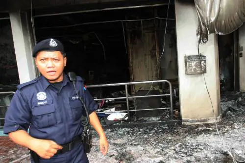 In Malesia parte l’assalto alle chiese