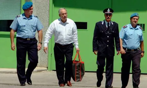 Giustizia: niente prove 
su Del Turco? 
Quel pm dovrebbe pagare