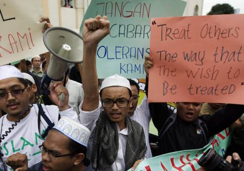 Malaysia, scontro sul nome di Allah 
molotov contro chiesa e convento